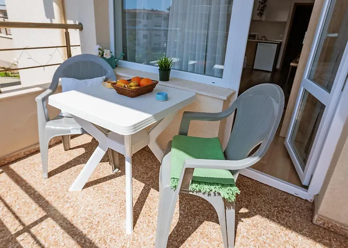 公寓 Flora Sarafovo *